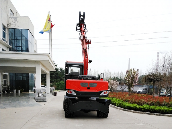 95型輪式抓木機(jī)