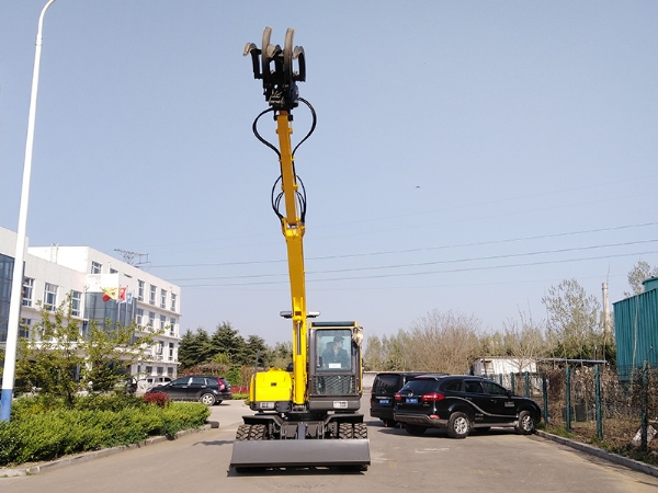 95型輪式抓木機(jī)