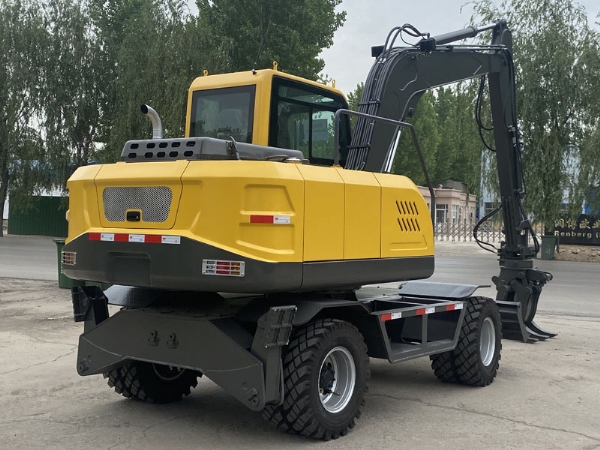 100型輪式抓木機(jī)