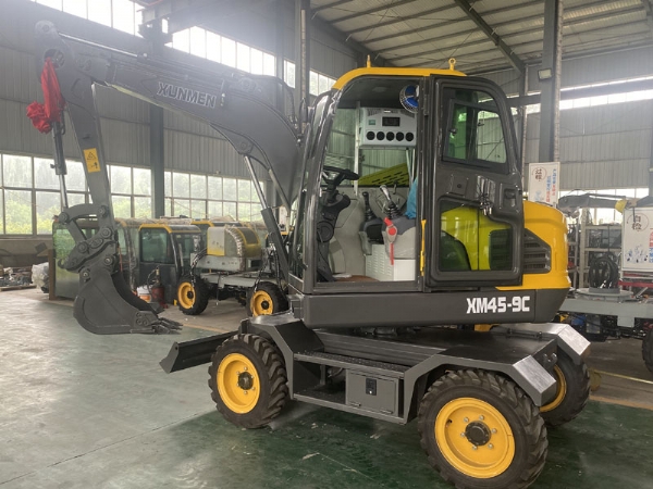 感謝菏澤鄆城客戶前來訂購爆款車型輪式45小挖機(jī)，所有工作已準(zhǔn)備完成，靜等發(fā)車！